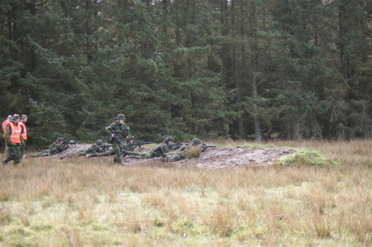 1. Gruppe på vej i stilling på bane 27