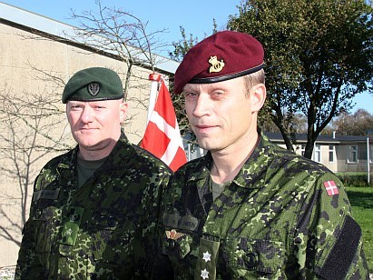 Chefen for Jægerkorpset, oberstløjtnant Claus A. Wammen, og fungerende chef for SSR, premierløjtnant Aage Pinnerup. Foto: HOK